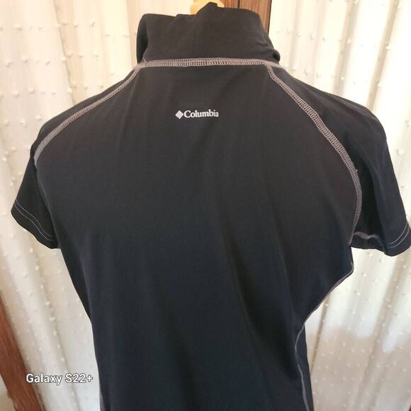 A11  Columbia athletic t-shirt - Picture 8 of 10